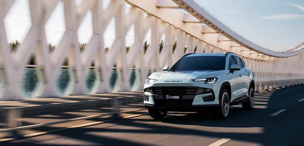 Top Hybrid SUVs to Buy in the UAE Right Now